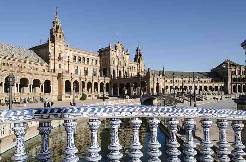 Sevilla 028 - parque de María Luisa - plaza de España.jpg